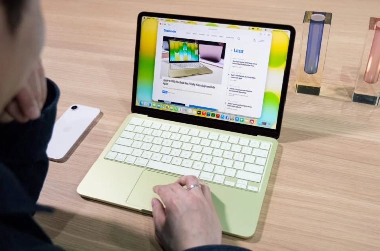 Đánh giá ban đầu về chiếc MacBook rẻ chưa từng có vừa ra mắt: Hoàn thiện chuẩn 'DNA Apple', phù hợp cho học sinh, sinh viên